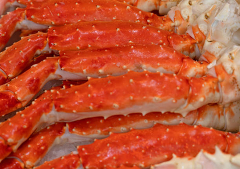 Buy frozen cooked king crab legs—jumbo clusters, pre-cooked, IQF and vacuum-packed for sweet flavor and firm texture. Wholesale & retail. Fast cold-chain shipping.